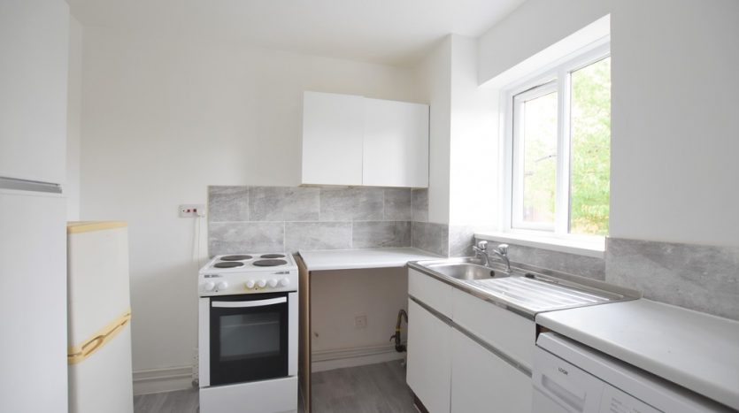 1 Bedroom Studio To Rent in Blacksmith Close, Chadwell Heath, RM6 