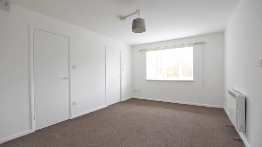 1 Bedroom Studio To Rent in Blacksmith Close, Chadwell Heath, RM6 