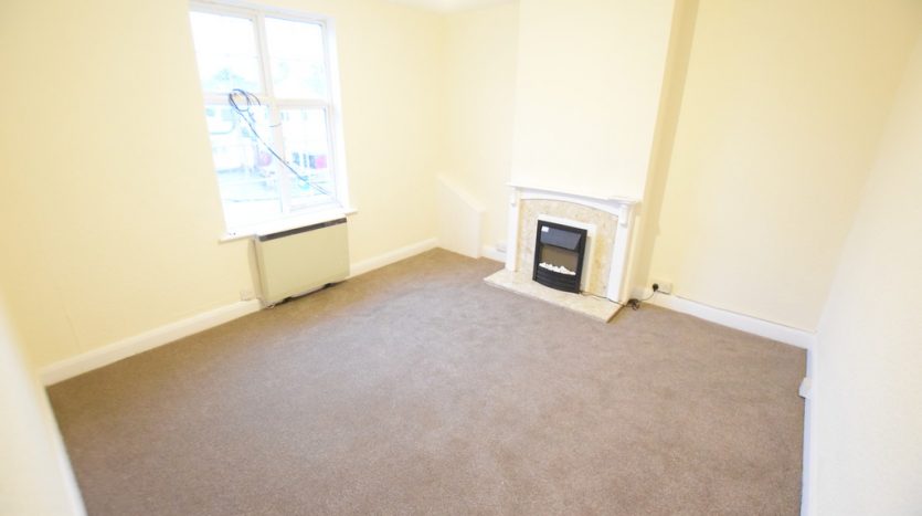 2 Bedroom Flat To Rent in Clayhall Ave, Clayhall, IG5 