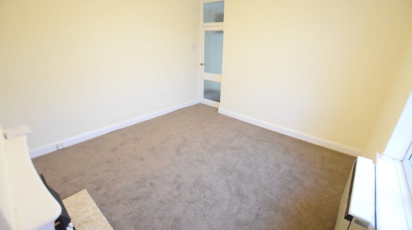 2 Bedroom Flat To Rent in Clayhall Ave, Clayhall, IG5 