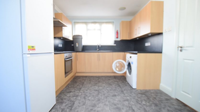 1 Bedroom Flat To Rent in Ashgrove Road, , IG3 