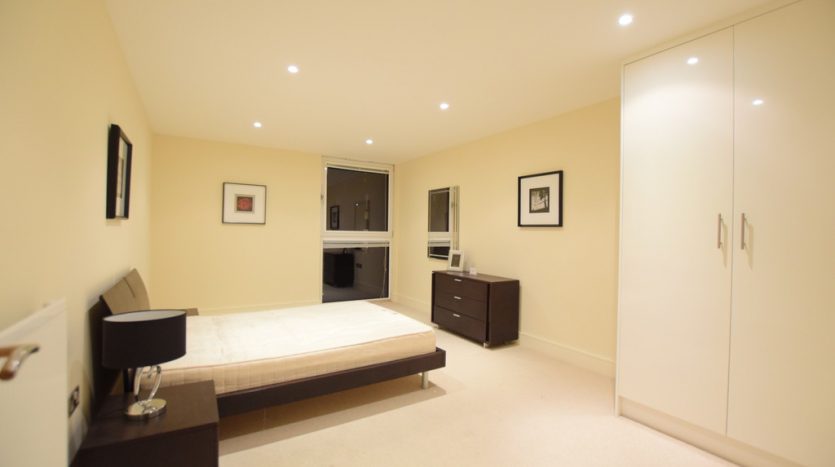 1 Bedroom Apartment To Rent in Lanterns Way, Canary Wharf, E14 