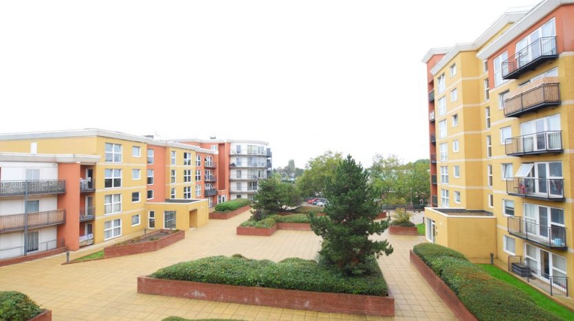 2 Bedroom Apartment To Rent in Monarch Way, Ilford, IG2 