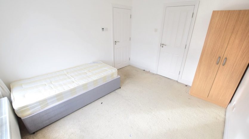 1 Bedroom Studio To Rent in Ashgrove Road, Goodmayes, IG3 