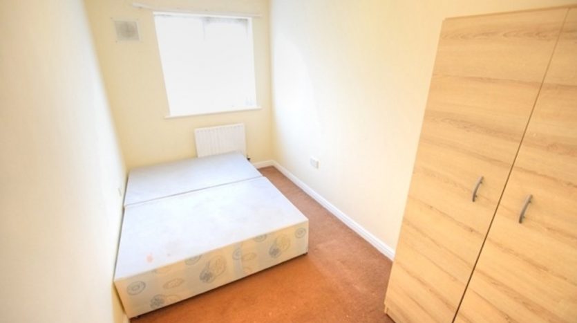 2 Bedroom Flat For Sale in Trinity House, Thurrock, RM17