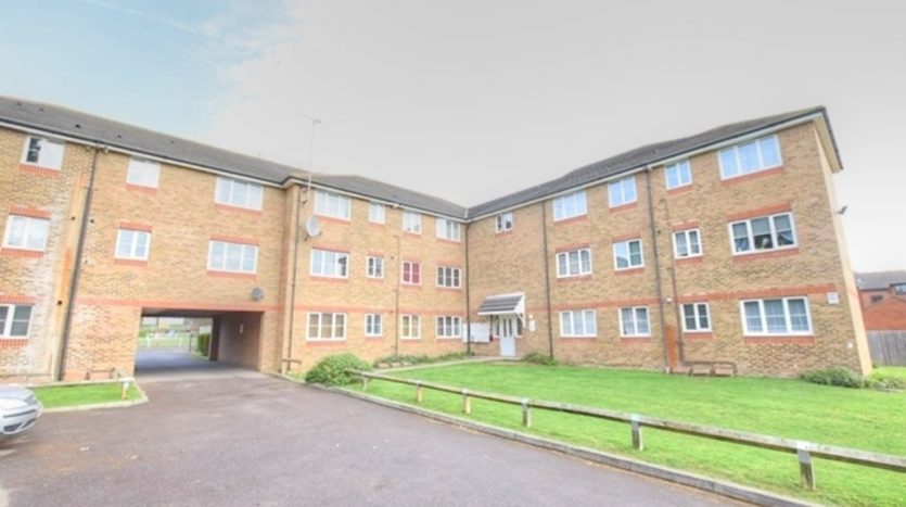 2 Bedroom Flat For Sale in Trinity House, Thurrock, RM17