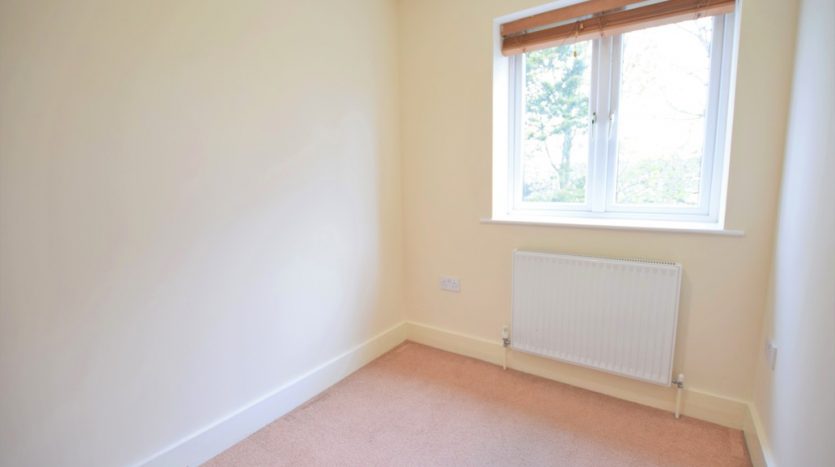 4 Bedroom End Terraced House To Rent in Vincent Close, Barkingside, IG6 