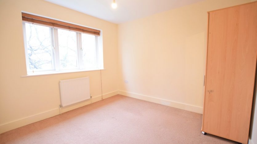 4 Bedroom End Terraced House To Rent in Vincent Close, Barkingside, IG6 