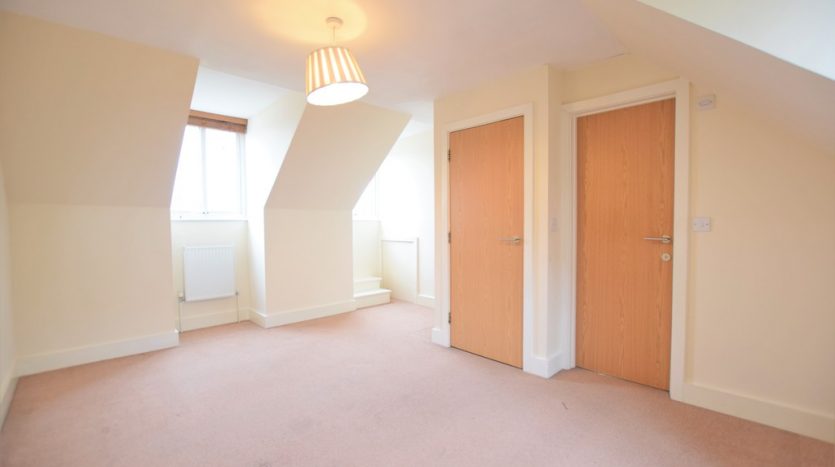 4 Bedroom End Terraced House To Rent in Vincent Close, Barkingside, IG6 