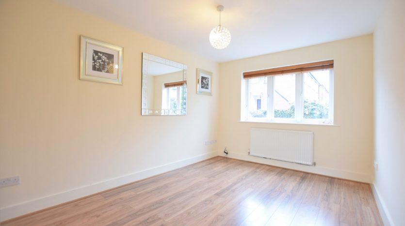 4 Bedroom End Terraced House To Rent in Vincent Close, Barkingside, IG6 