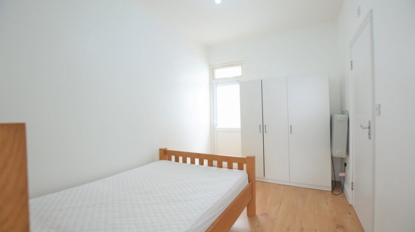 1 Bedroom Flat To Rent in Pembroke Road, Seven Kings, IG3 