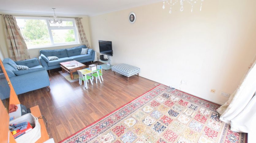 2 Bedroom Apartment To Rent in Church Road, Newbury Park, IG2 