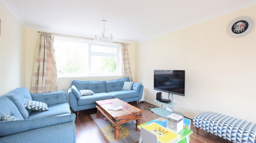 2 Bedroom Apartment To Rent in Church Road, Newbury Park, IG2 