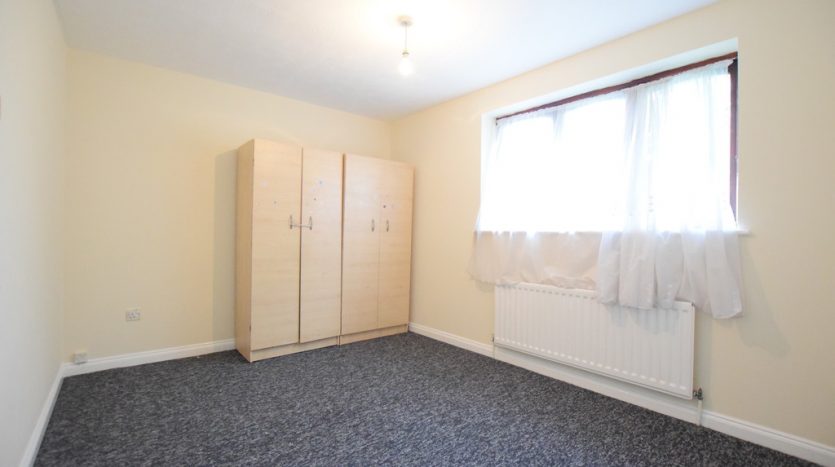 2 Bedroom Mid Terraced House To Rent in Valence Avenue, Chadwell Heath, RM8 