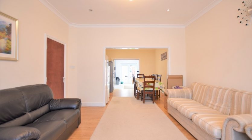 4 Bedroom Mid Terraced House To Rent in Mighell Avenue, Ilford, IG4 