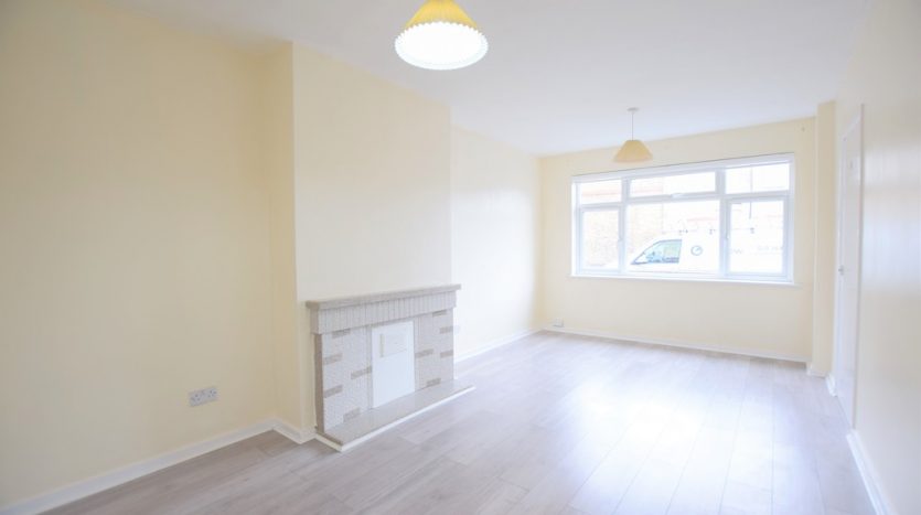 3 Bedroom Mid Terraced House To Rent in Hermit Road, Canning Town, E16 