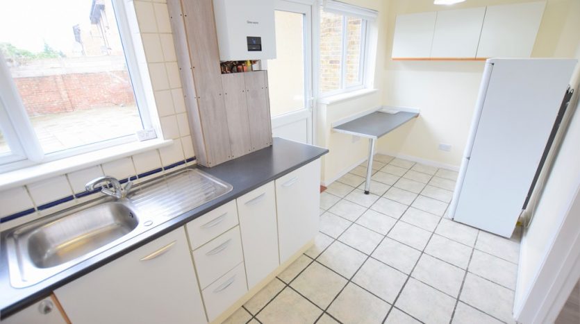 3 Bedroom Mid Terraced House To Rent in Hermit Road, Canning Town, E16 