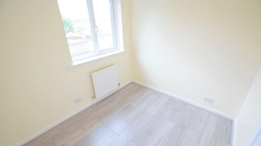 3 Bedroom Mid Terraced House To Rent in Hermit Road, Canning Town, E16 