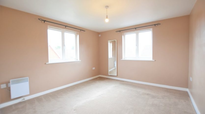 2 Bedroom Apartment To Rent in Royal Crescent, Newbury Park, IG2 