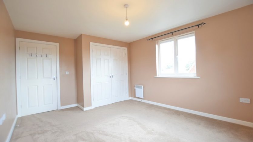 2 Bedroom Apartment To Rent in Royal Crescent, Newbury Park, IG2 