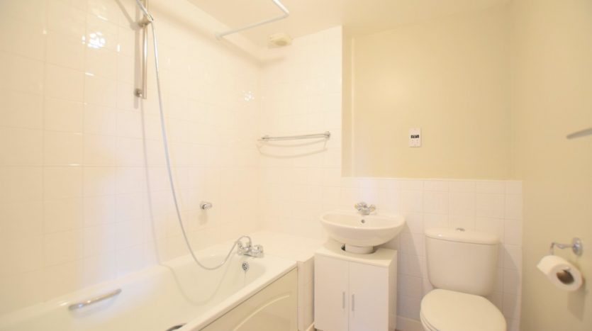 2 Bedroom Apartment To Rent in Royal Crescent, Newbury Park, IG2 