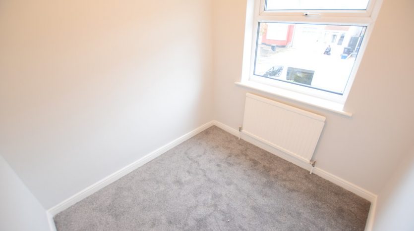 3 Bedroom End Terraced House To Rent in Glenham Drive, Ilford, IG2 