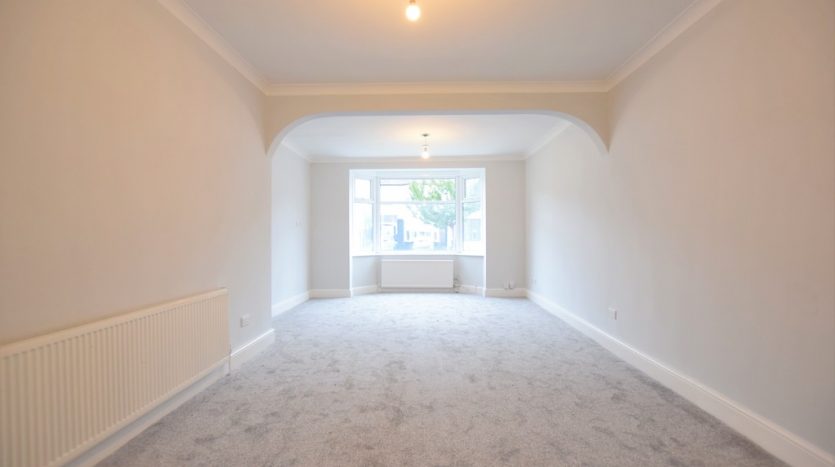 3 Bedroom End Terraced House To Rent in Glenham Drive, Ilford, IG2 