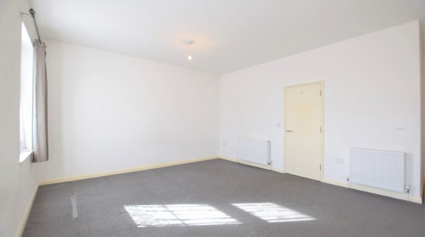 1 Bedroom Flat To Rent in High Street, Ilford, IG6 