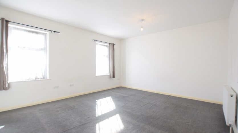 1 Bedroom Flat To Rent in High Street, Ilford, IG6 