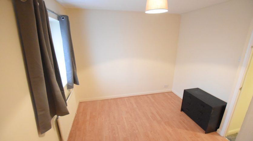 2 Bedroom Mid Terraced House To Rent in Heathfield Park Drive, Romford, RM6 