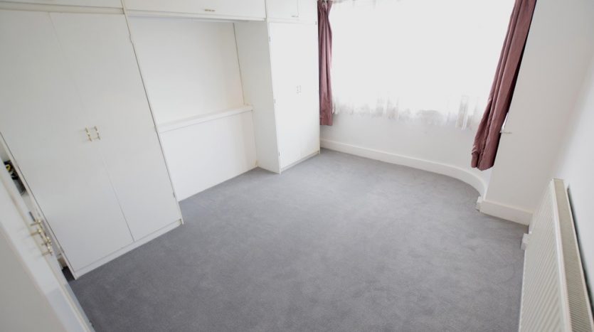 3 Bedroom End Terraced House To Rent in Franklyn Gardens, Hainault, IG6 