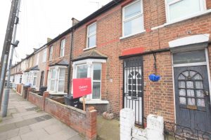 3 bedroom Houses for sale in Oaklands Park Avenue Ilford