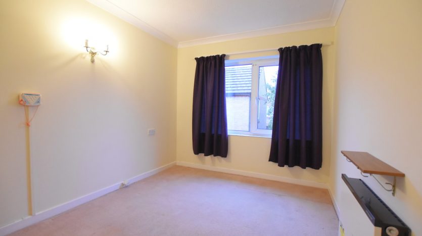 2 Bedroom Flat To Rent in Beehive Lane, Ilford, IG4 