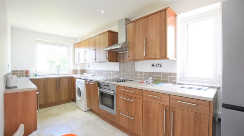 2 Bedroom Flat To Rent in Woodhaven Gardens, Barkingside, IG6 