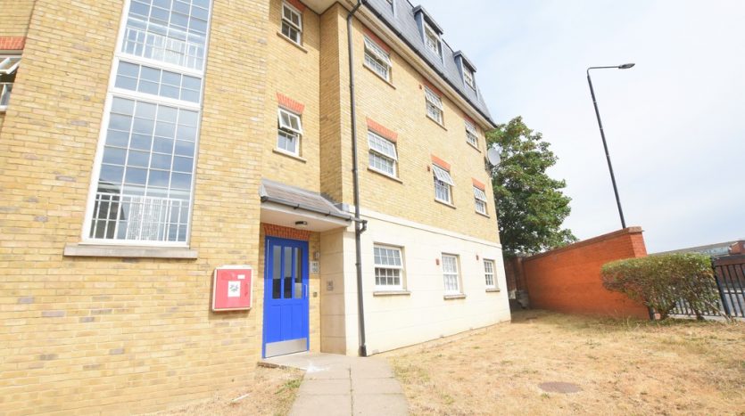 2 Bedroom Flat To Rent in Queensberry Place, Manor Park, E12 