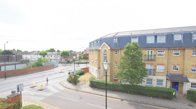 2 Bedroom Flat To Rent in Queensberry Place, Manor Park, E12 