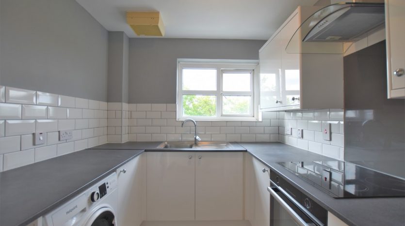 2 Bedroom Flat To Rent in Lavender Place, Ilford, IG1 