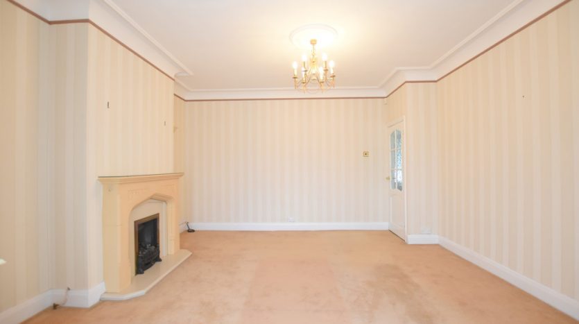 3 Bedroom End Terraced House To Rent in Vista Drive, Ilford, IG4 