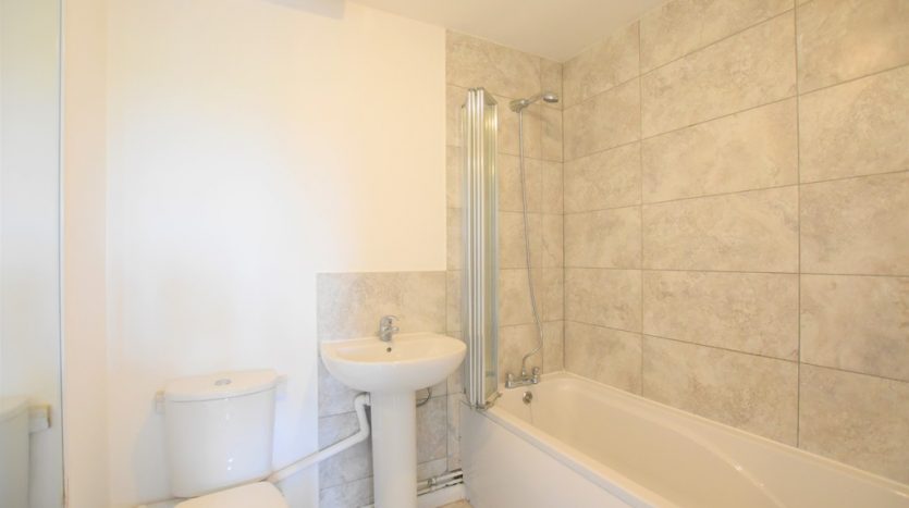 2 Bedroom Flat To Rent in Lavender Place, Ilford, IG1 