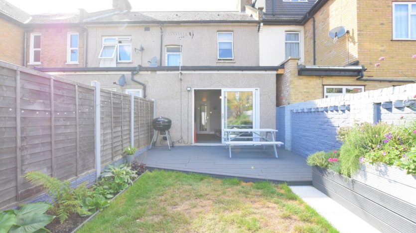 1 Bedroom Ground Floor Flat For Sale in Wellwood Road, Goodmayes , IG3 