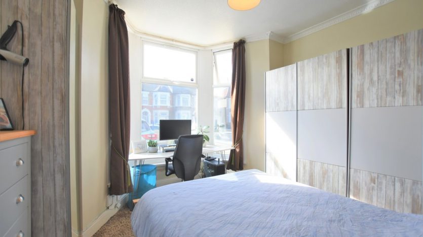 1 Bedroom Ground Floor Flat For Sale in Wellwood Road, Goodmayes , IG3 