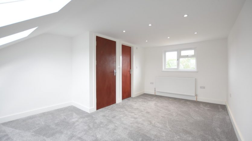 4 Bedroom End Terraced House For Sale in Heath Park Rd, Romford, RM2 