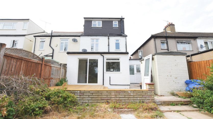 4 Bedroom End Terraced House For Sale in Heath Park Rd, Romford, RM2 