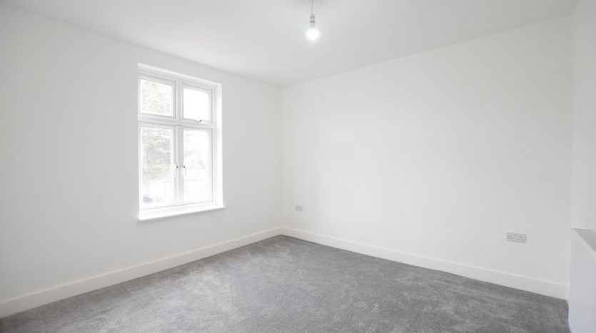 4 Bedroom End Terraced House For Sale in Heath Park Rd, Romford, RM2 