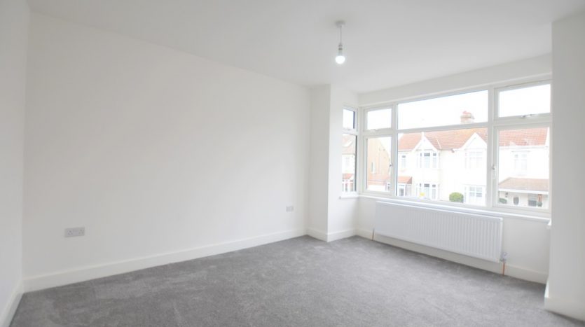 4 Bedroom End Terraced House For Sale in Heath Park Rd, Romford, RM2 