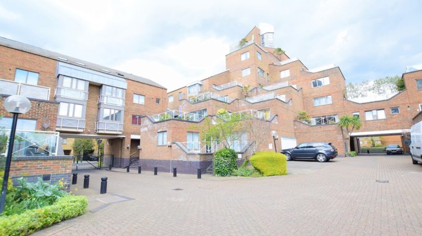 1 Bedroom Apartment For Sale in Cumberland Mills Square, Isle of Dogs, E14 