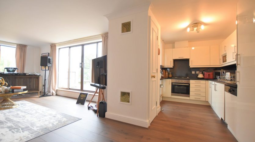 1 Bedroom Apartment For Sale in Cumberland Mills Square, Isle of Dogs, E14 