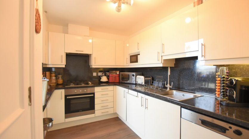 1 Bedroom Apartment For Sale in Cumberland Mills Square, Isle of Dogs, E14 