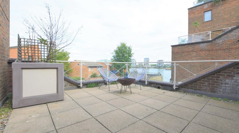 1 Bedroom Apartment For Sale in Cumberland Mills Square, Isle of Dogs, E14 