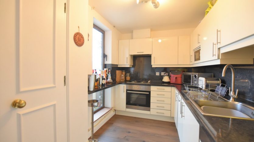 1 Bedroom Apartment For Sale in Cumberland Mills Square, Isle of Dogs, E14 